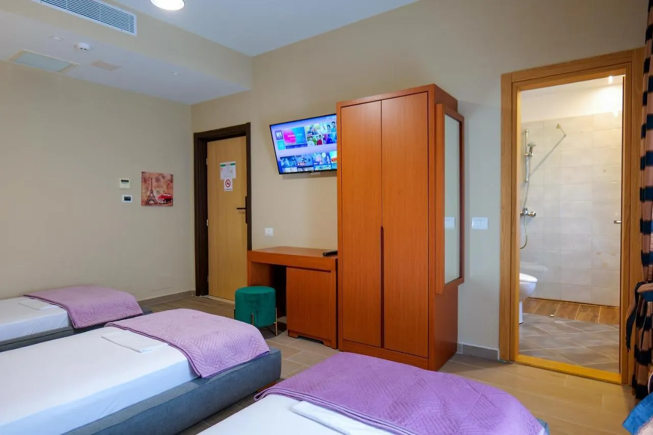 6 Milje Hotel Ksamil 4*,